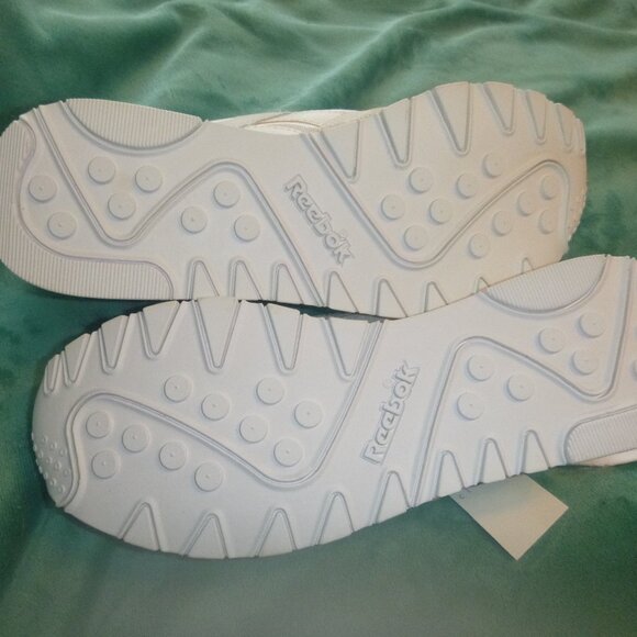 Vintage Reebok sneakers NWT - Picture 3 of 3